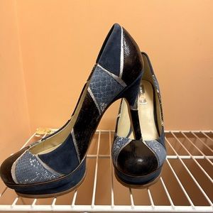 BCBGMAXAZRIA VERO CUOIO BLUE LEATHER HIGH HEELS